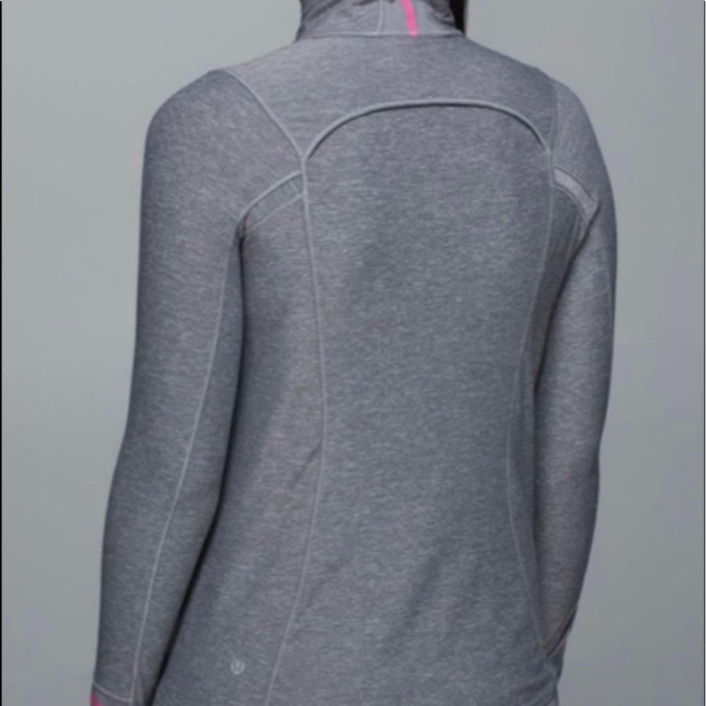 *SOLD* Lululemon 1/4 zip Grey Pace Pusher Pullover - Picture 4 of 12